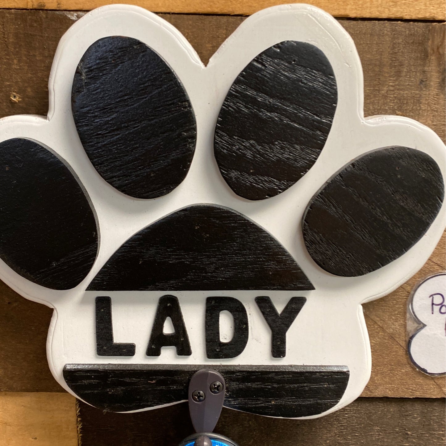 Paw print leash hanger w/ name